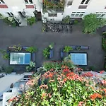 Antique Old Town Apartment *
