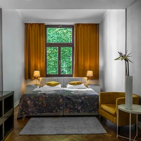 Antique Old Town Apartment *