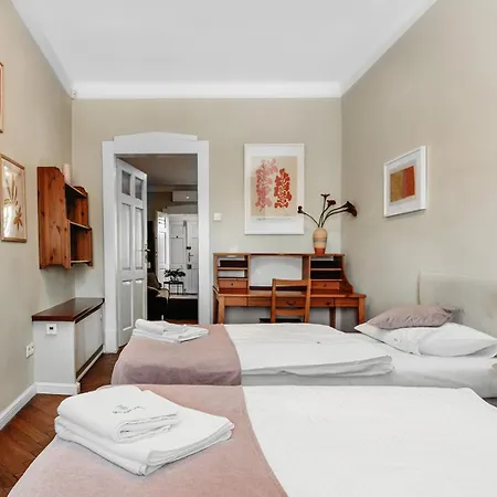 Antique Old Town Apartment *