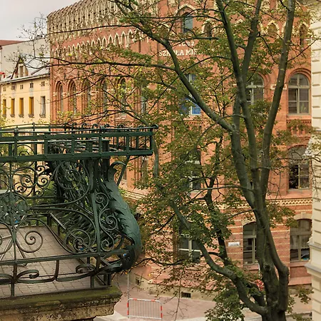 Antique Old Town Apartman