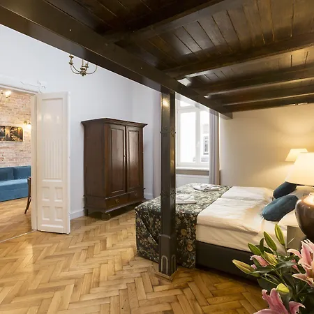 Antique Old Town Apartment *