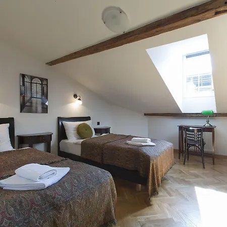 Antique Old Town Apartman