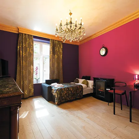 Antique Old Town Apartment *